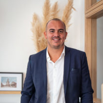 Thomas Bienvenu, négociateur en immobilier à l'agence de Port-Louis chez Ruseff&Latruffe Immobilier.