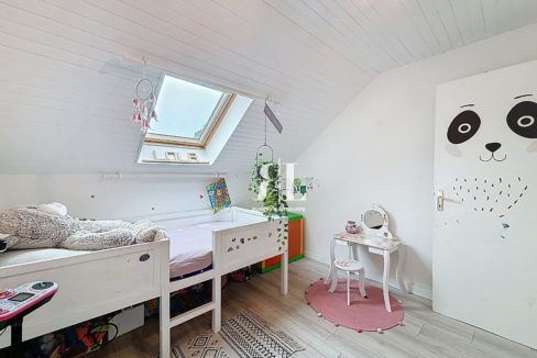 emelie_00044-60052-0.jpg