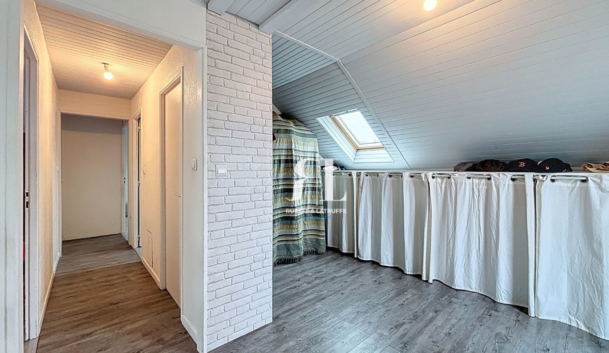 emelie_00046-60052-0.jpg