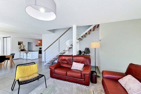 perron_00037-103426-0.jpg
