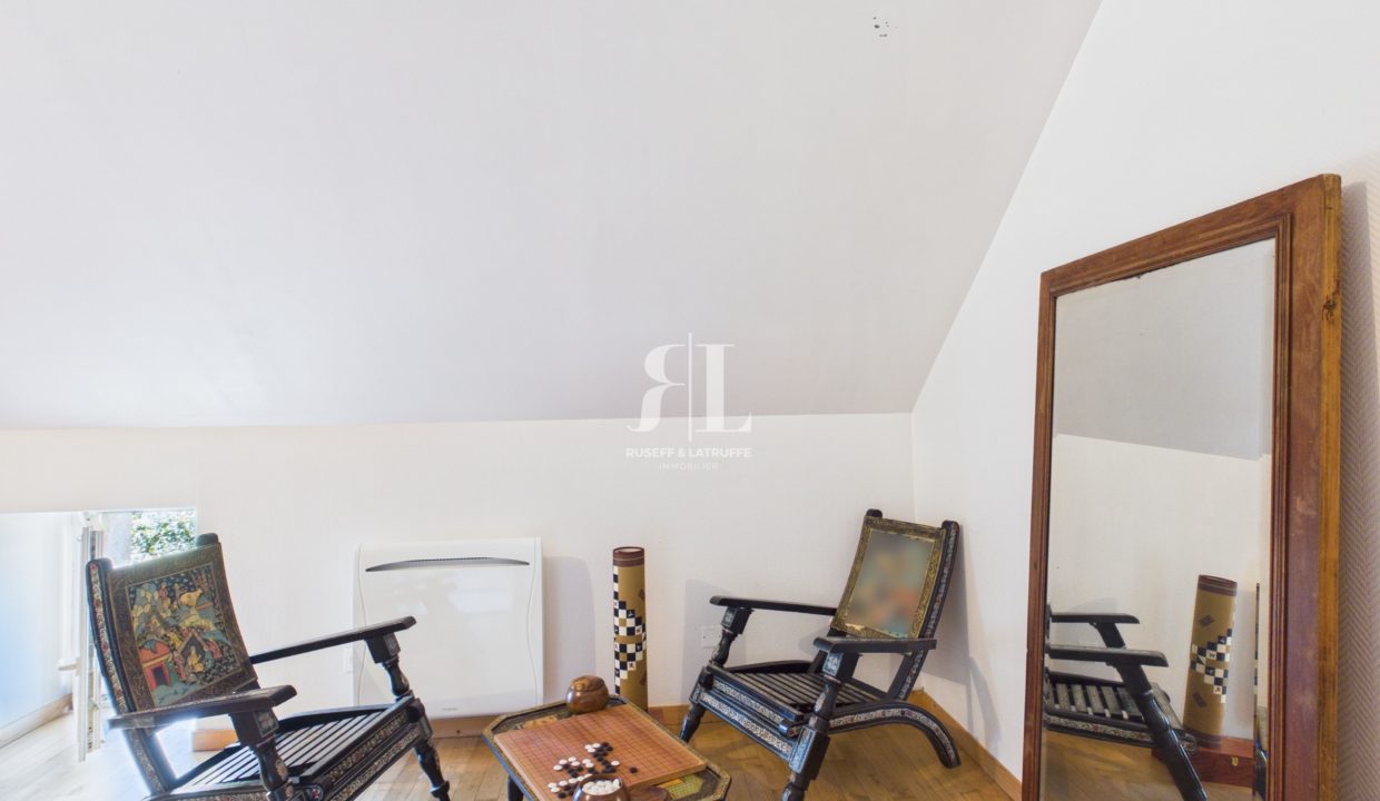 cam04348g0-pr0155-still007-126132-0.jpg