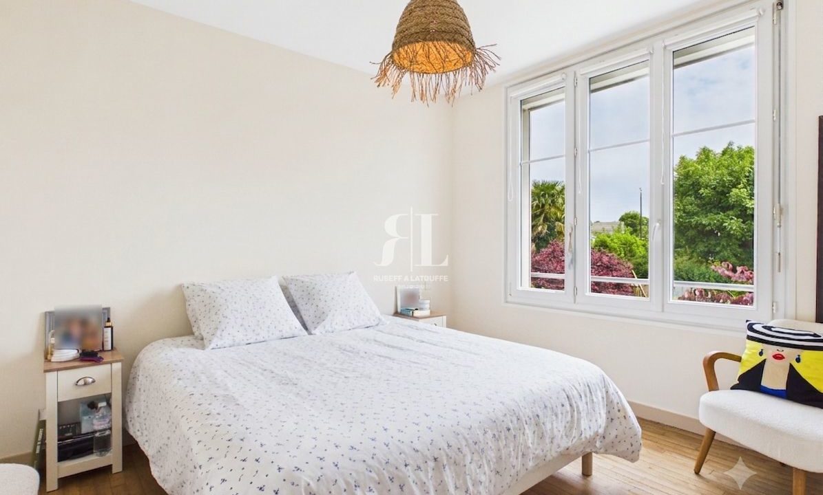 gemini_generated_image_bvk2iwbvk2iwbvk2-126752-0.png