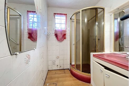 6c845af5-8e07-49aa-8139-2a3f85d4e9bd-127117-0.jpg