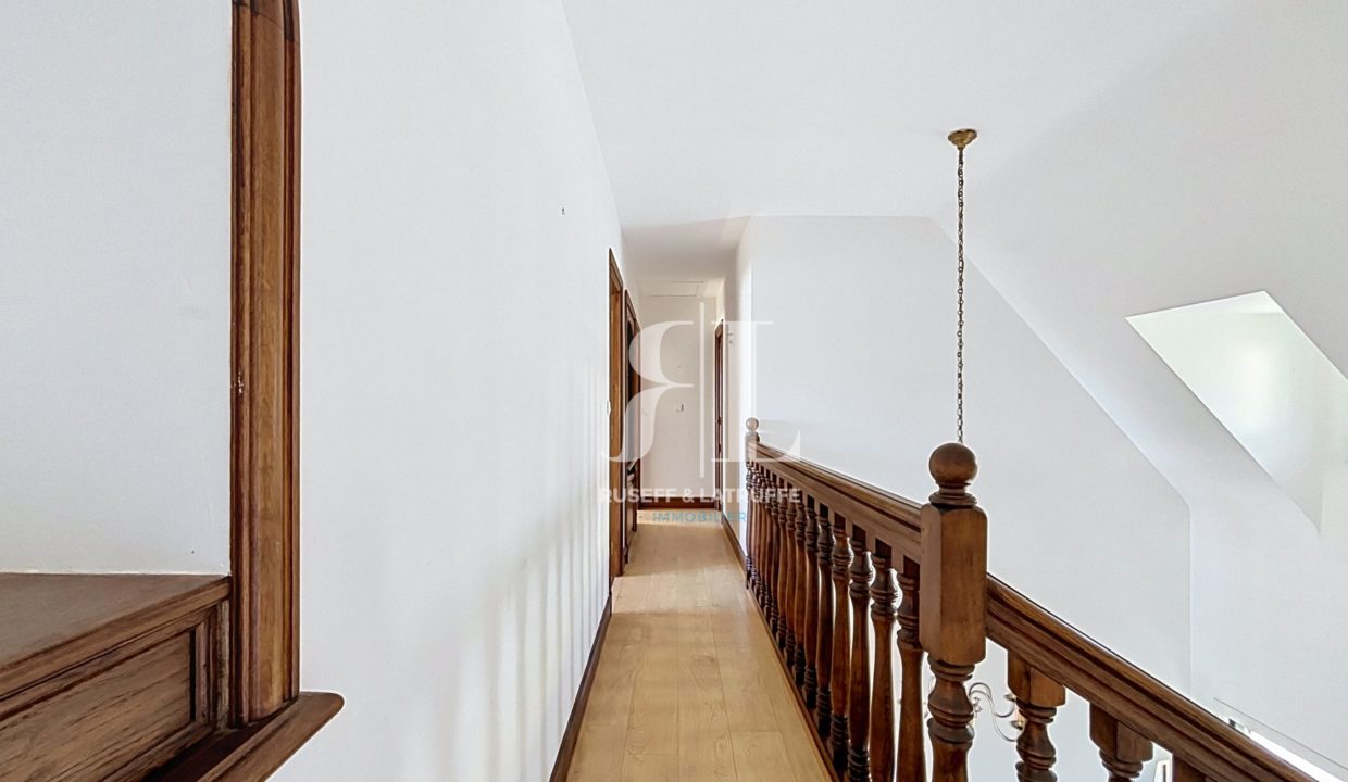 hillion_00014-128069-0.jpg