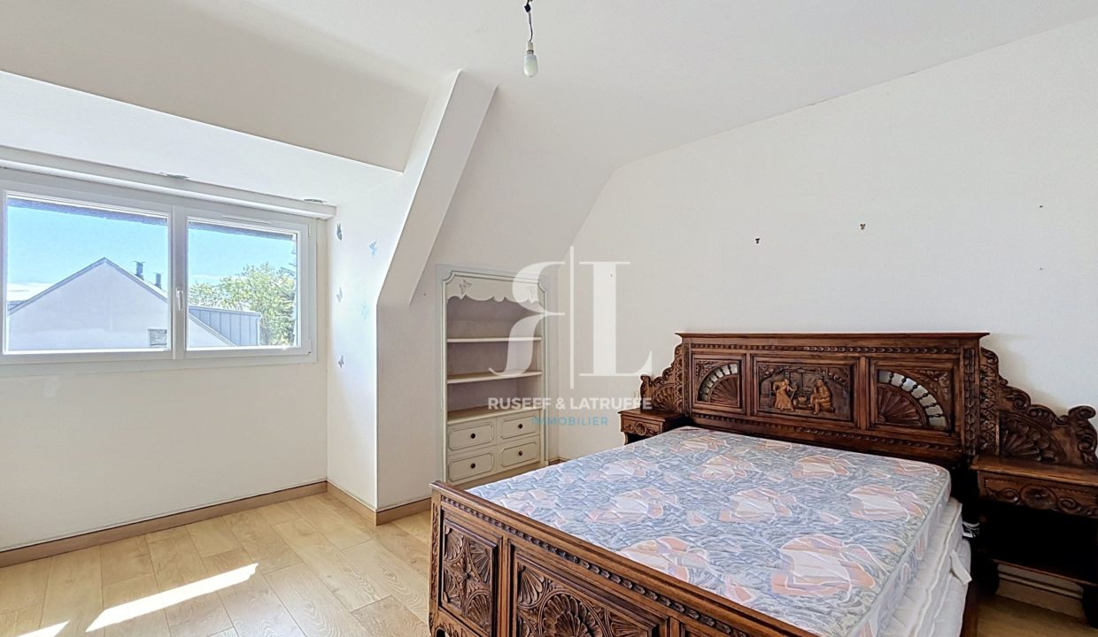 hillion_00019-128069-0.jpg